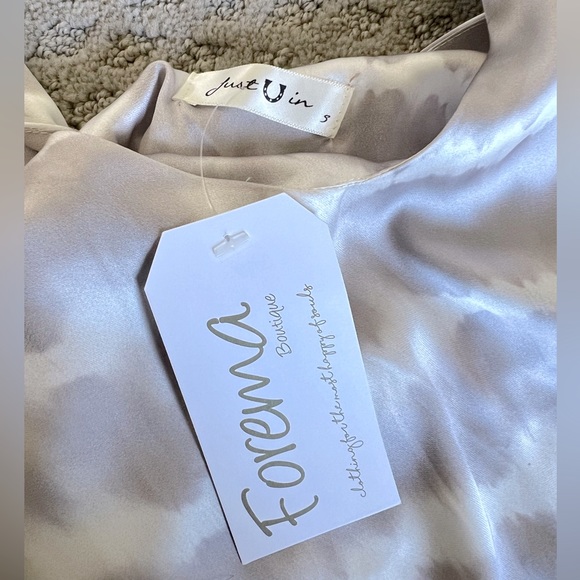 Stunning Silk Top - Picture 2 of 3